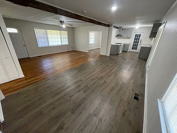 4th image of 1303 Pineview Dr
