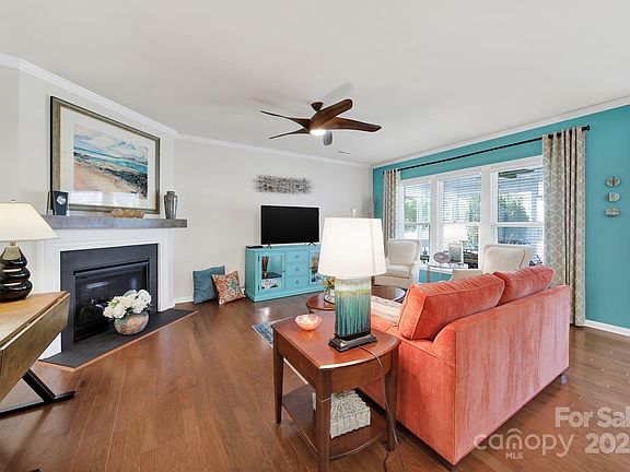 4th image of 5039 Folly Ln