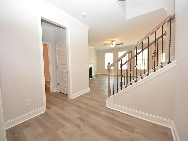 232 Hellen Valley Dr — Photo 10