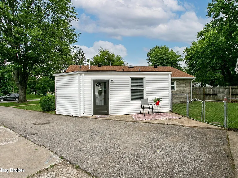 9606 El Prado St — Photo 11