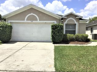 519 Scarlet Maple Ct, Plant City, FL 33563
