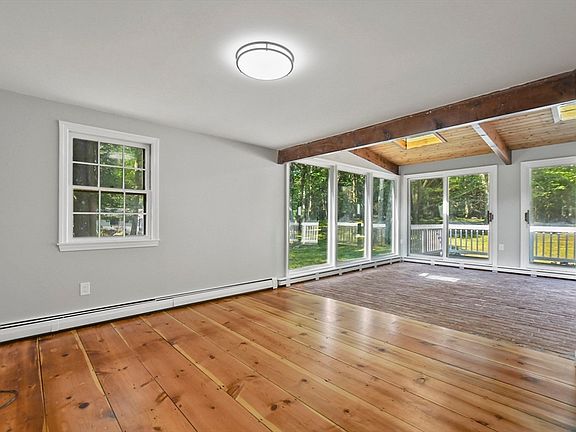 4th image of 590 Essex St