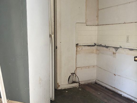 3rd image of 2318 7th St S