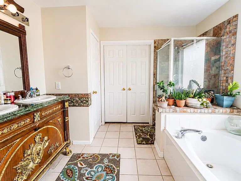 210 Windrift Ct — Photo 32