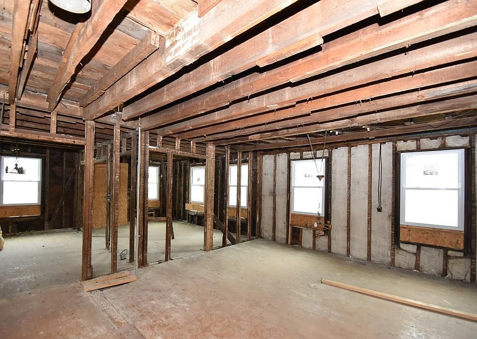 2nd image of 19 Center St