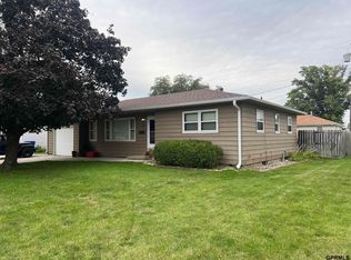 1424 E 20th Ave, Fremont, NE 68025
