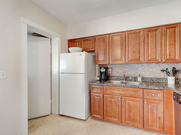 5th image of 2811 Crown Ct #156