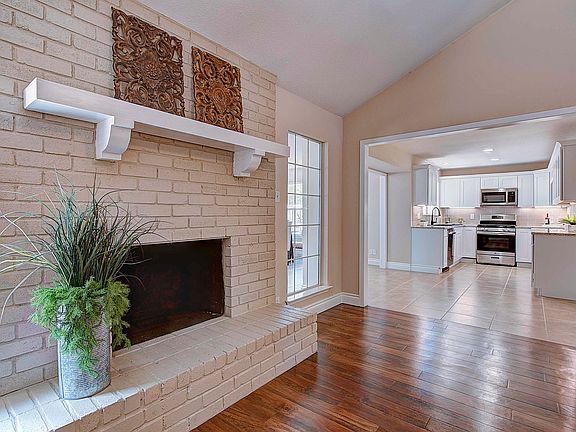 3rd image of 1900 Garden Villa Dr