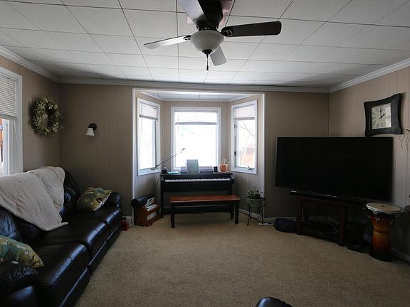 5th image of 124 E 4th Ave