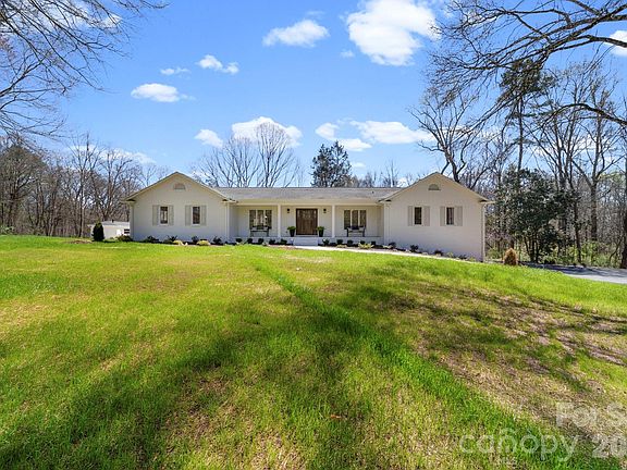 3rd image of 913 Kelly Rd