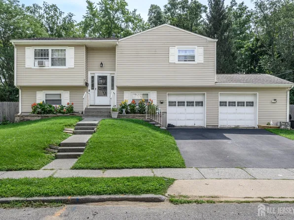 72 Lawrence Dr, Hackettstown, NJ 07840