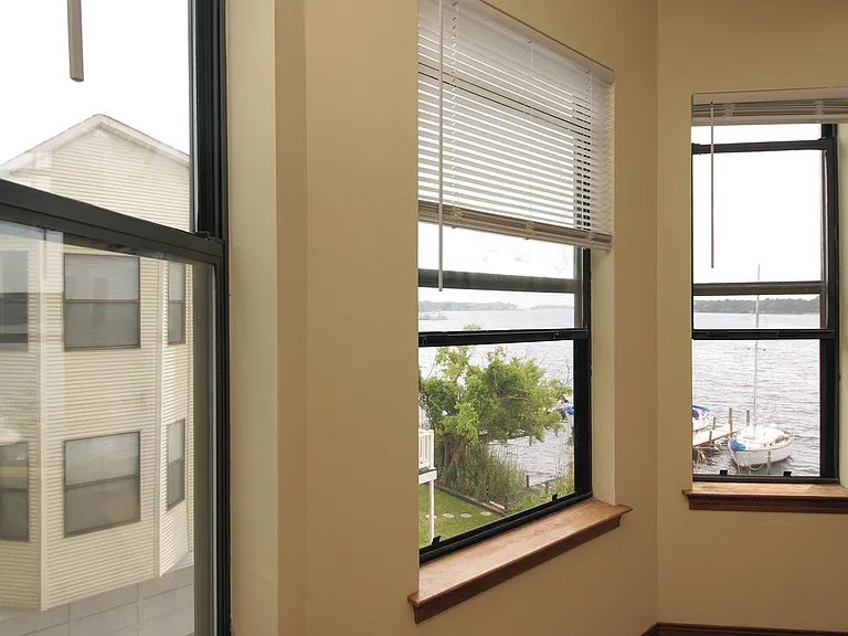 561 Bayshore Dr — Photo 25