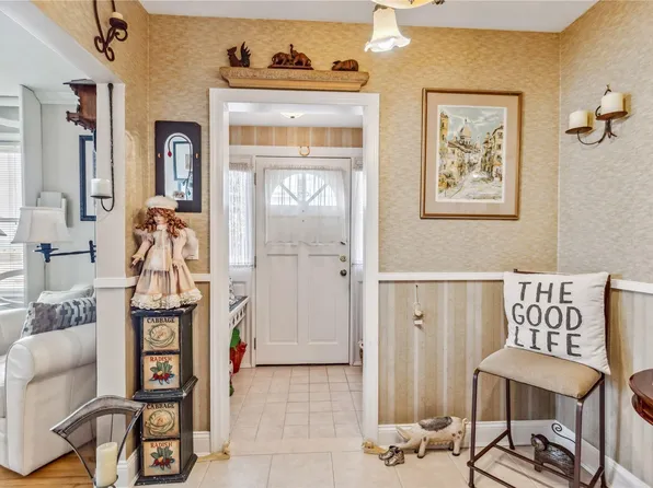 567 Beach 131st St, Belle Harbor, NY 11694