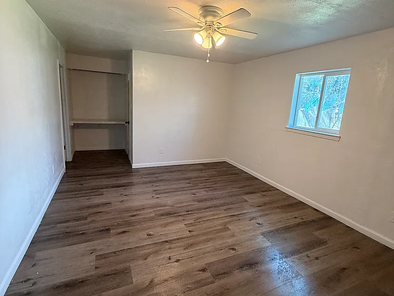 819 Sandalwood Ln — Photo 16