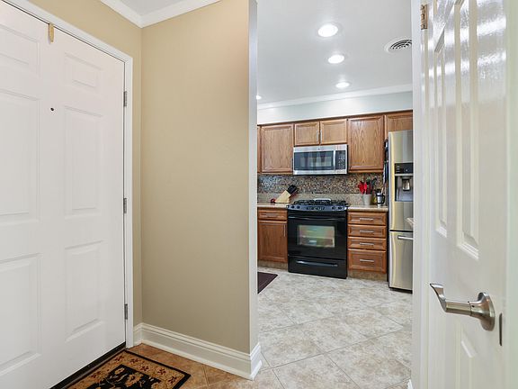 5th image of 1544 W Cambridge Ave