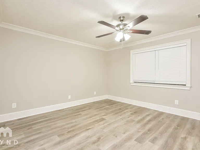 151 Adrian Dr — Photo 7