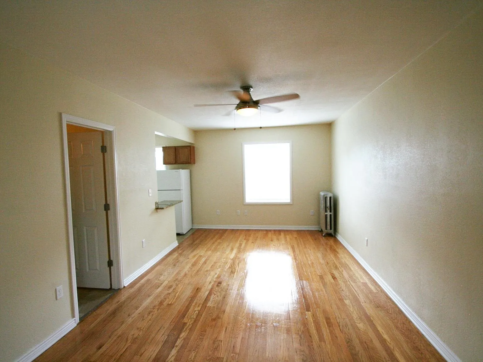 Studio, 425 sqft, $1,050 — Photo 3