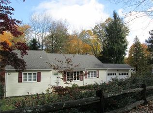 4 Richards Grove Rd, Quaker Hill, CT 06375