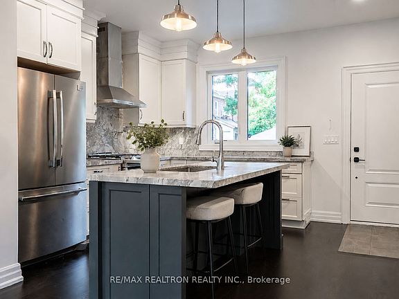 3rd image of 7 Louise Ave