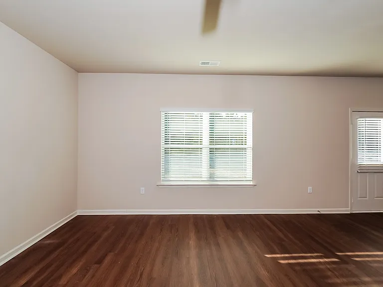 530 Clover Cir — Photo 3