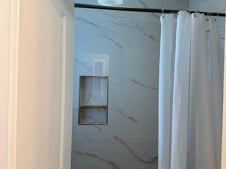 702 Samantha St — Photo 17