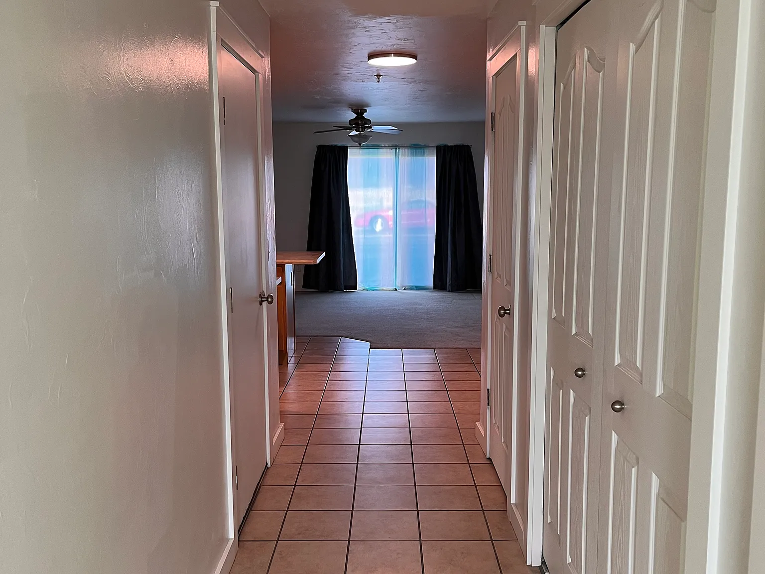 2 bed, 1000 sqft, $2,300 — Photo 2