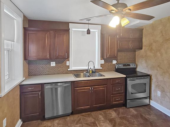 5th image of 3613 Woodbine Ave