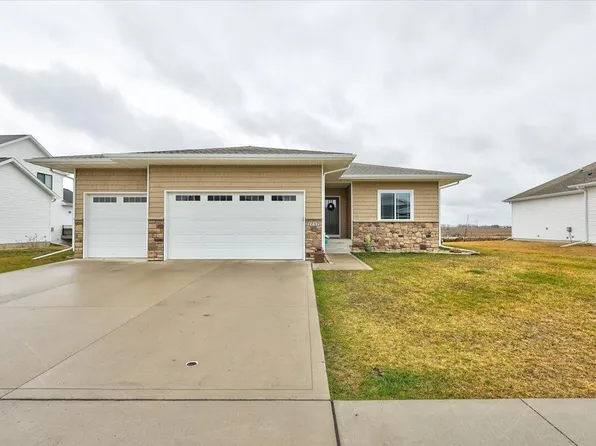 1717 Ledges Dr, Ames, IA 50010