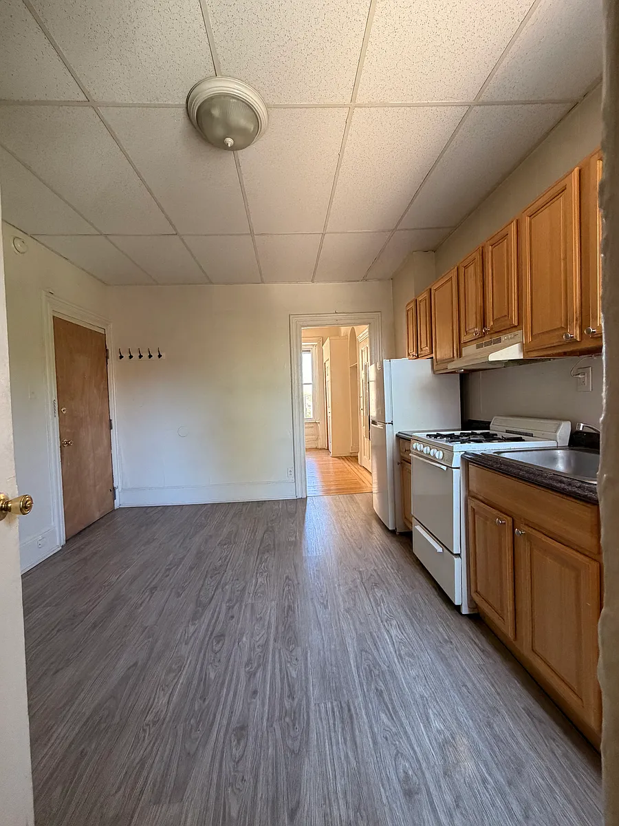 Building Photo - 733 N 26th St #2F