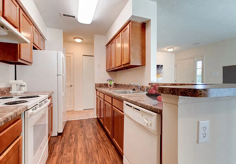 Coachman's Landing Apartments — Photo 3