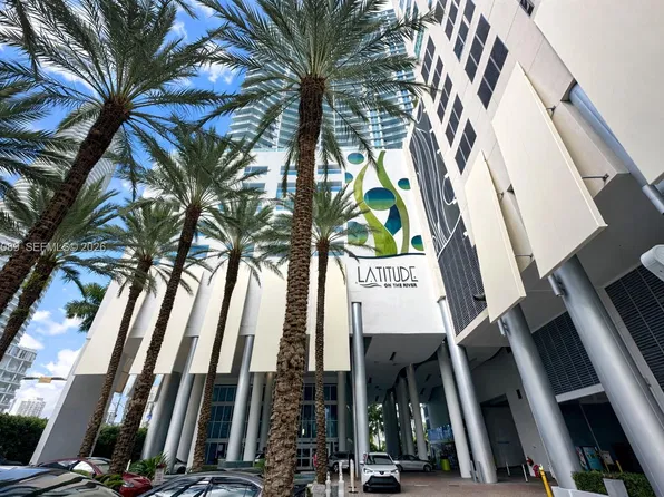 185 SW 7th St APT 3608, Miami, FL 33130