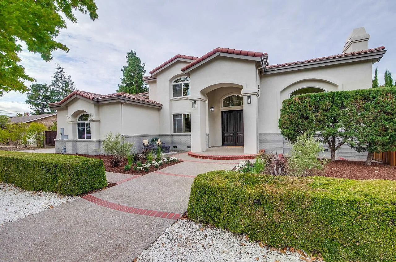 21451 Vai Ave photo 1