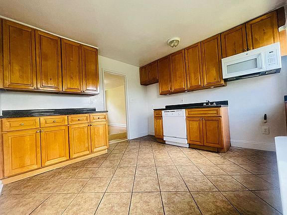 2nd image of 2032 29th St Floor 2
