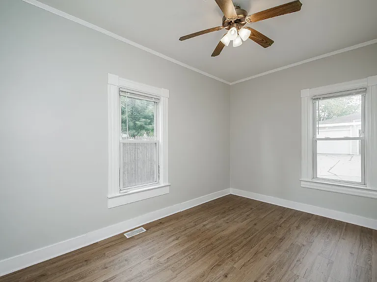 814 S Jefferson St — Photo 11