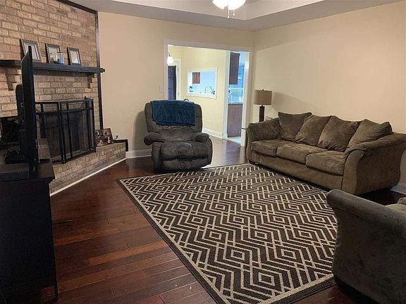 2nd image of 429 Woodfield Blvd