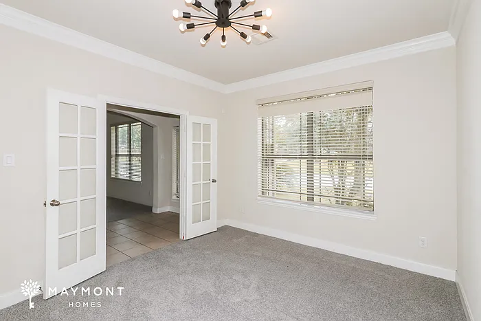 26049 Kingshill Dr — Photo 8
