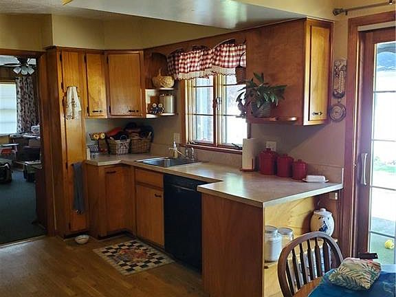 4th image of 609 Kathryn Dr