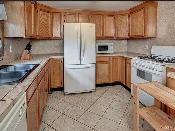 4th image of 20203 Poplar Way
