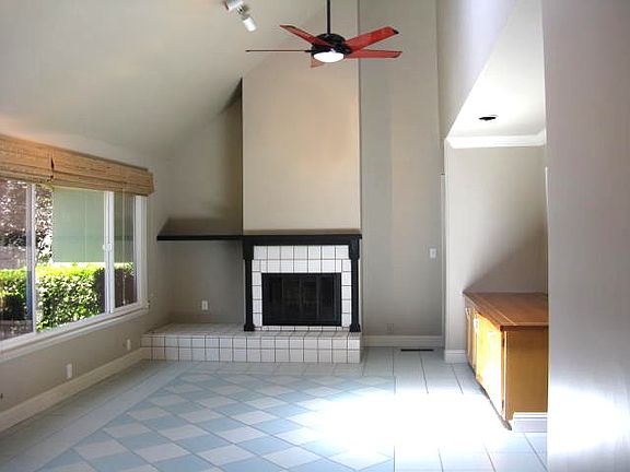 5th image of 100 Esmeralda Ct