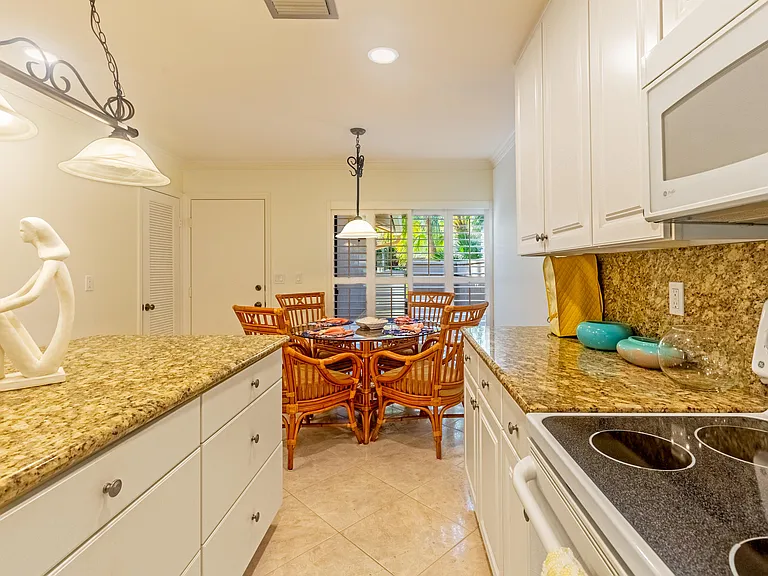 533 Prestwick Cir — Photo 10