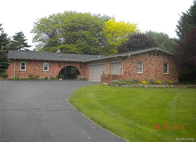 1st image of 877 Long Lake Dr