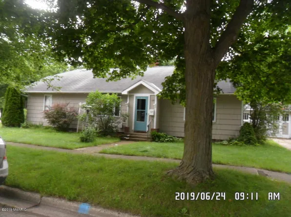 126 W Plainwell St, Plainwell, MI 49080