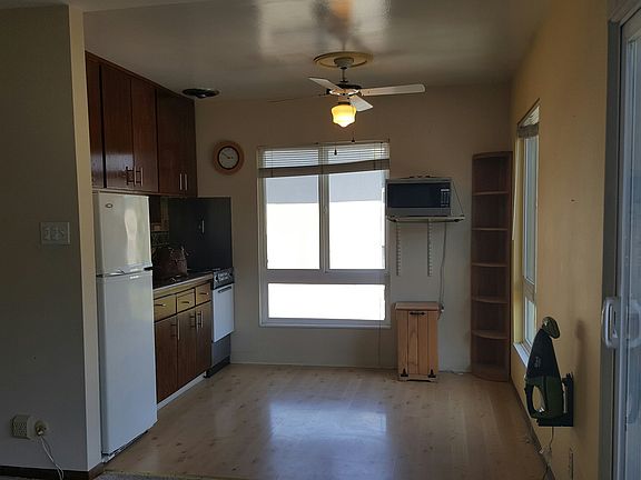 4th image of 928 Peninsula Ave APT 302