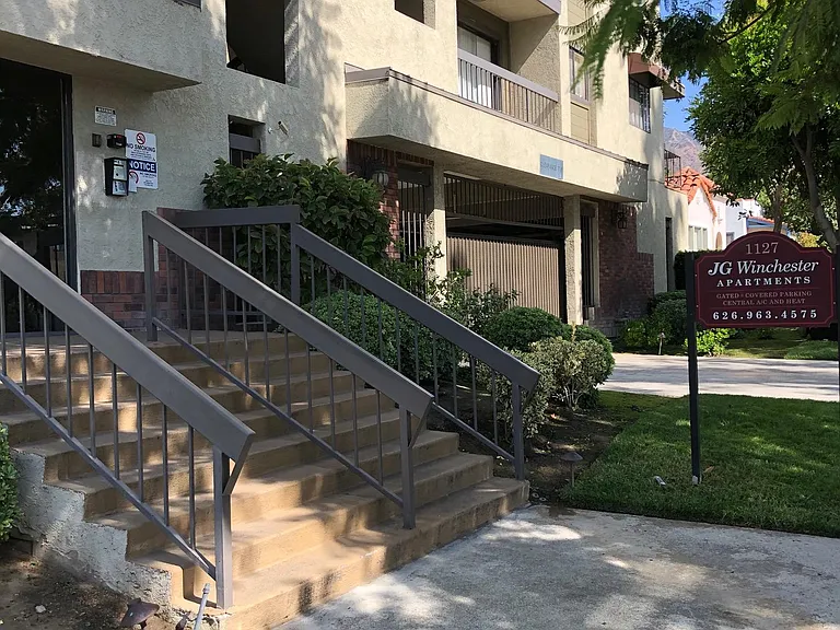 1127 Winchester Ave #4 — Photo 2