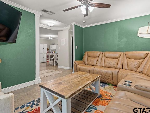 3rd image of 208 Richardson St