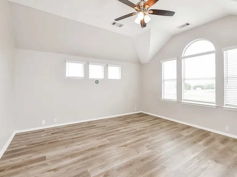 309 Cobblestone Dr — Photo 13