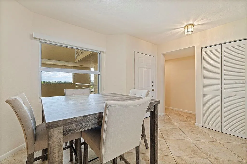 2 bed, 2.0 bath, 1185 sqft, $4,500 — Photo 4