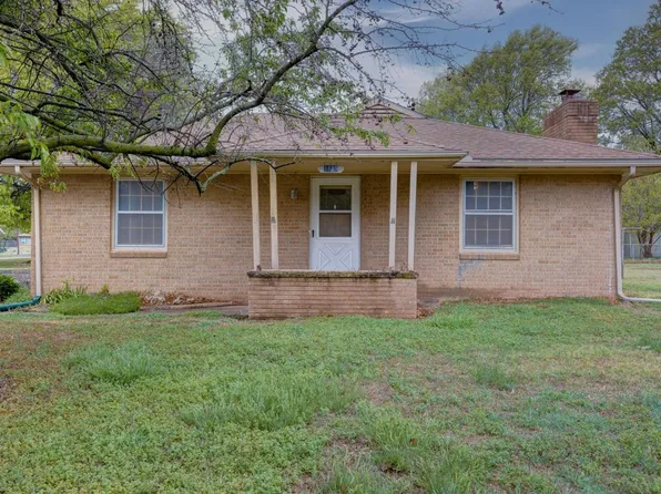 1119 Wheat Rd, Winfield, KS 67156