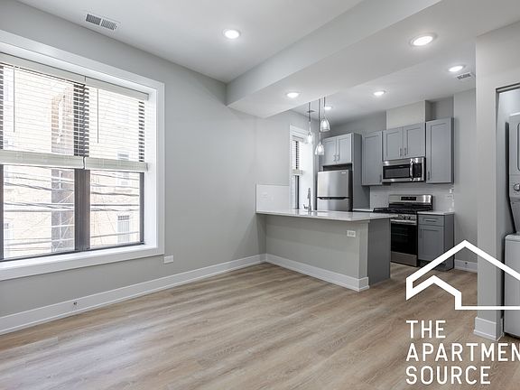4th image of 432 W Belden Ave APT 7