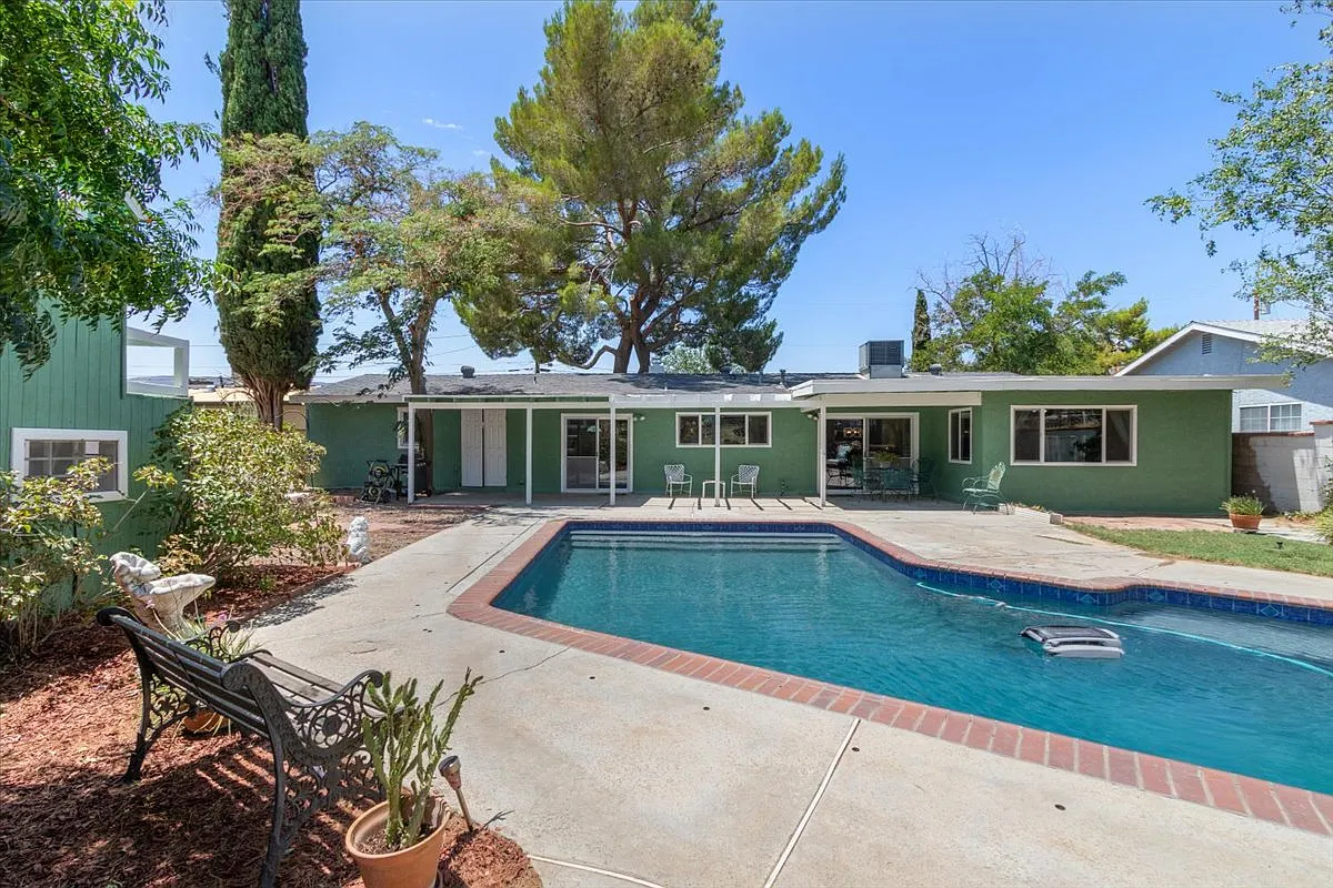 3 bed, 1987 sqft, $3,200 — Photo 2
